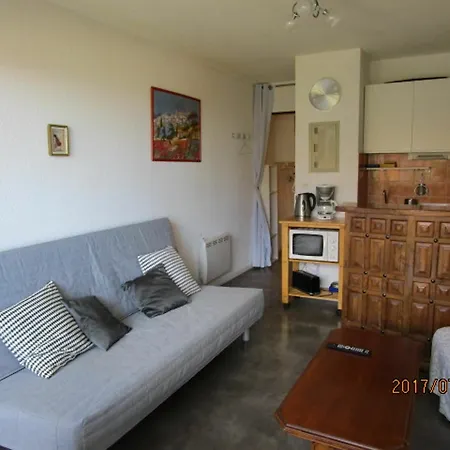 Apartment Beautiful 1-bedroom Flat In The Pyrenees-orientales, With Sea View & W