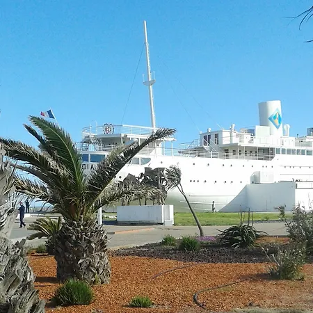 Beautiful 1-bedroom Flat In The Pyrenees-orientales, With Sea View & W Apartment Le Barcares